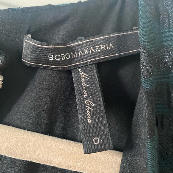 BCBG v neck mini dress - Picture 2 of 2